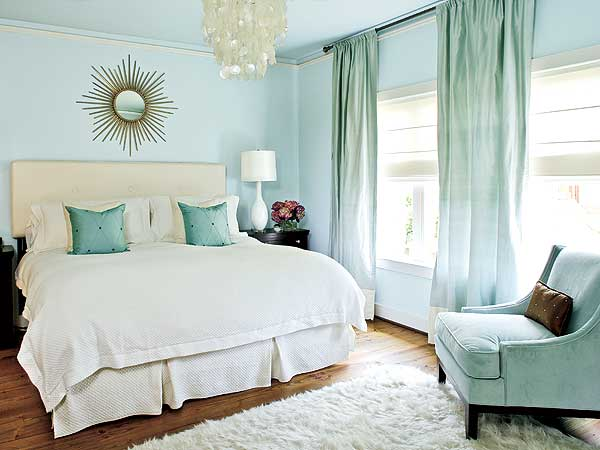 sarah-blog-blue-bedroom-resized-600